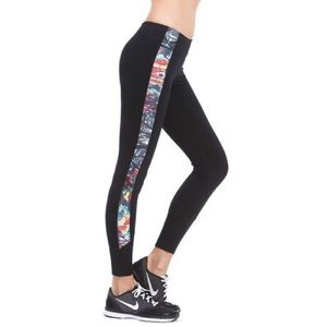 Titika black abstract pattern cuffed ankle athletic leggings bottoms size 6